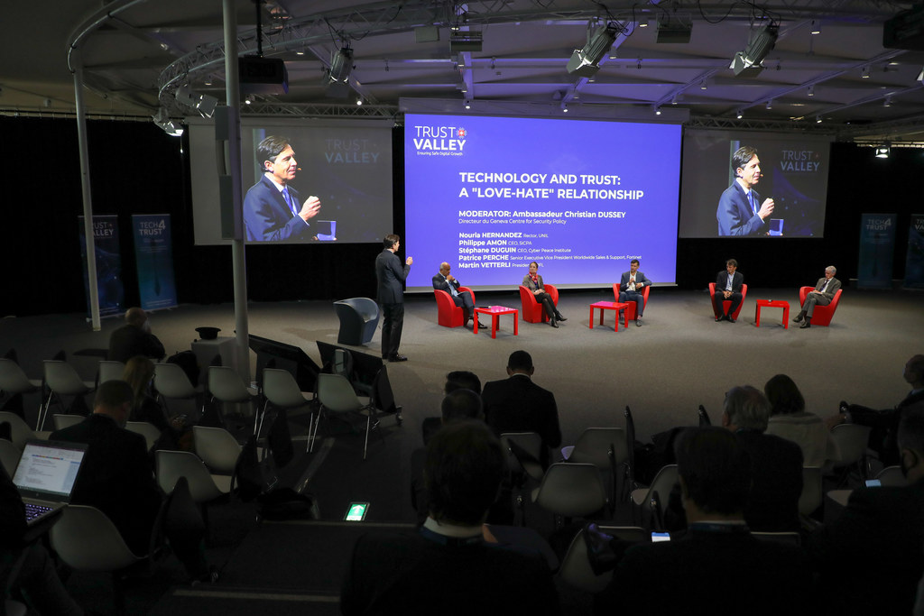 La cérémonie de lancement à l'EPFL. (Photo EPFL/Murielle Gerber)